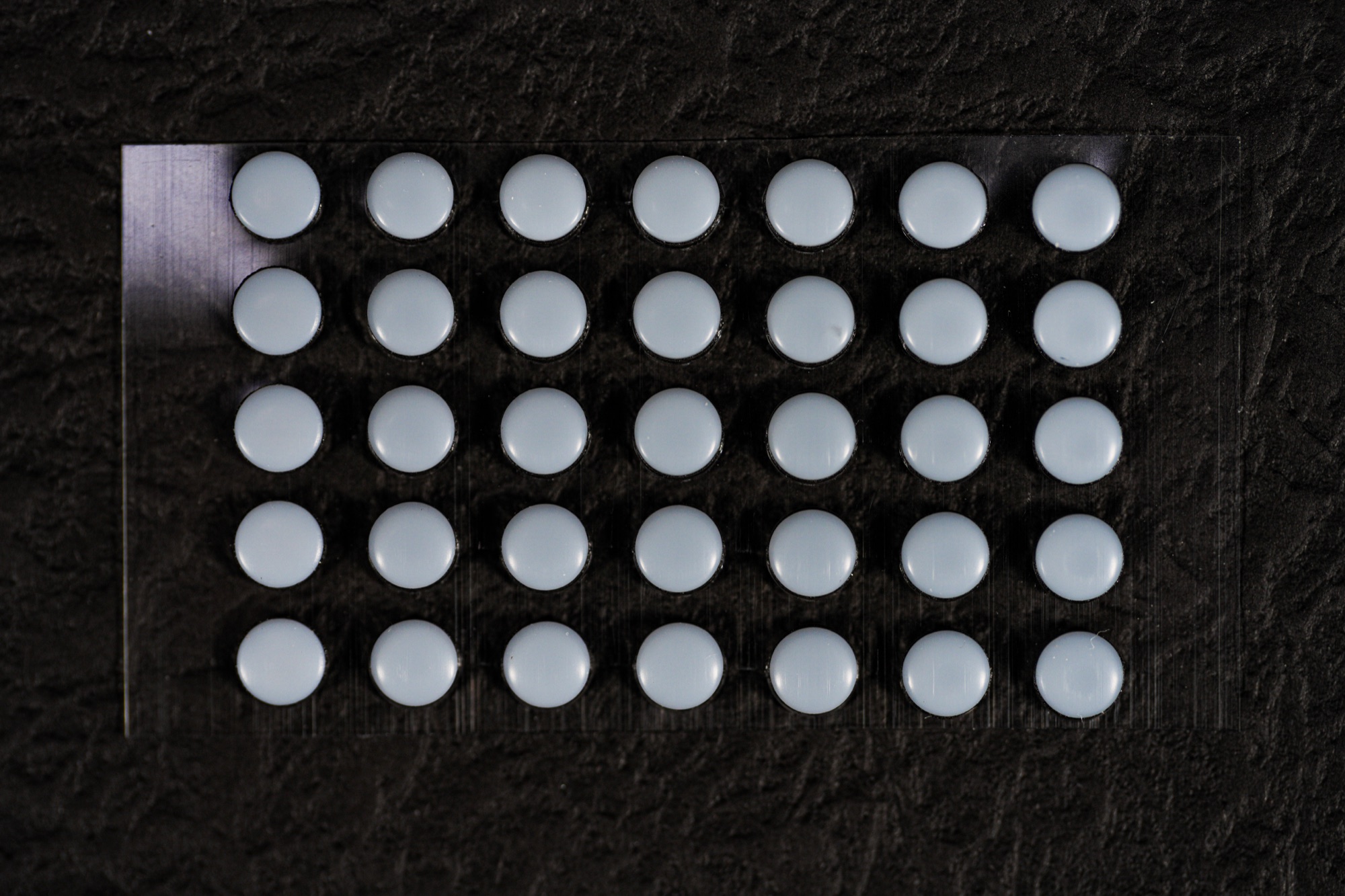 LUMEN Tear dot skates